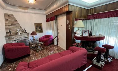 Amplia casa jardin y cochera en venta en Wilde apto credito