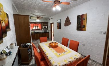 Amplia casa jardin y cochera en venta en Wilde apto credito