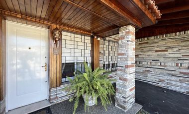 Amplia casa jardin y cochera en venta en Wilde apto credito