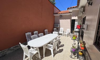 Amplia casa jardin y cochera en venta en Wilde apto credito