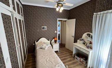 Amplia casa jardin y cochera en venta en Wilde apto credito