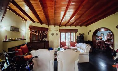 Casa en venta - 2 Dormitorios 1 Baño - Cochera - 1800Mts2 - Melchor Romero, La Plata