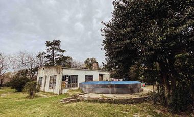 Casa en venta - 2 Dormitorios 1 Baño - Cochera - 1800Mts2 - Melchor Romero, La Plata