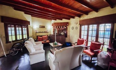 Casa en venta - 2 Dormitorios 1 Baño - Cochera - 1800Mts2 - Melchor Romero, La Plata