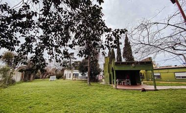 Casa en venta - 2 Dormitorios 1 Baño - Cochera - 1800Mts2 - Melchor Romero, La Plata