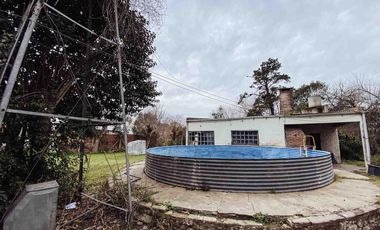 Casa en venta - 2 Dormitorios 1 Baño - Cochera - 1800Mts2 - Melchor Romero, La Plata