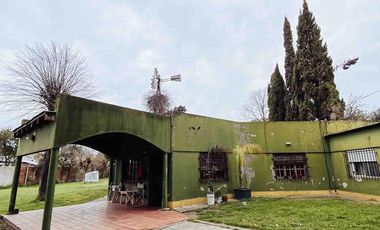 Casa en venta - 2 Dormitorios 1 Baño - Cochera - 1800Mts2 - Melchor Romero, La Plata