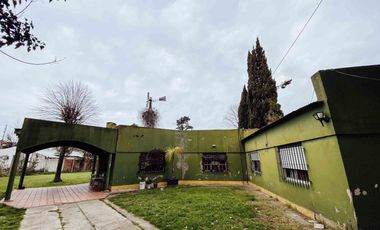 Casa en venta - 2 Dormitorios 1 Baño - Cochera - 1800Mts2 - Melchor Romero, La Plata