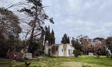 Casa en venta - 2 Dormitorios 1 Baño - Cochera - 1800Mts2 - Melchor Romero, La Plata
