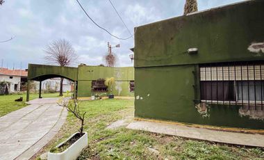 Casa en venta - 2 Dormitorios 1 Baño - Cochera - 1800Mts2 - Melchor Romero, La Plata
