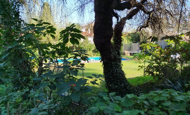 Importante casa a reciclar en excelente lote de 820 m²