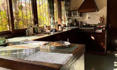 Importante casa a reciclar en excelente lote de 820 m²