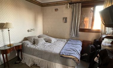 Importante casa a reciclar en excelente lote de 820 m²