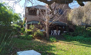 Importante casa a reciclar en excelente lote de 820 m²
