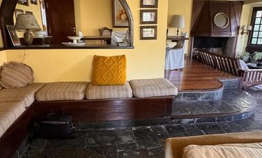 Importante casa a reciclar en excelente lote de 820 m²