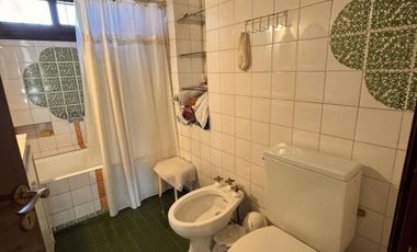 Importante casa a reciclar en excelente lote de 820 m²