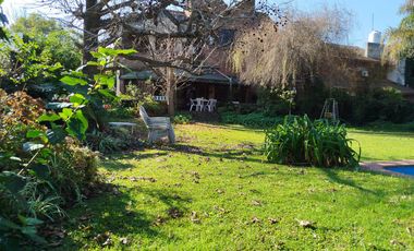 Importante casa a reciclar en excelente lote de 820 m²