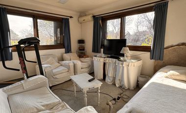 Importante casa a reciclar en excelente lote de 820 m²
