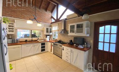 Casa en Venta en Campos de Echeverría, Canning