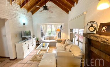 Casa en Venta en Campos de Echeverría, Canning