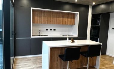 Semipiso • 4 amb  de100m2 • cochera, baulera, parrilla • Larrazabal 500