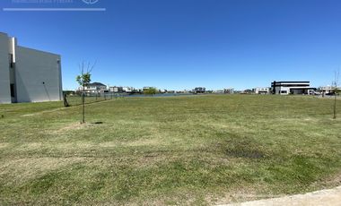 Imperdible Lote  En Venta a Laguna en Barrio Villalobos - Hudson - Oportunidad.