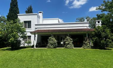 Casa en Pilar