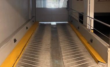 Cocheras en  venta en Lomitas/Lomas de Zamora ideal inversor, con rampa y amplias