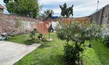 Casa en venta - 2 Dormitorios 2 Baños - Cochera - 240Mts2 - Burzaco