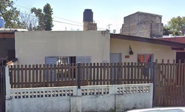 Casa en venta - 2 Dormitorios 2 Baños - Cochera - 240Mts2 - Burzaco