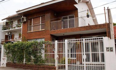 Casa de 6 Ambientes con Piscina, Quincho, Garage y Ubicación Privilegiada- En Venta