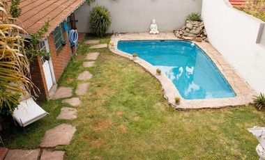 Casa de 6 Ambientes con Piscina, Quincho, Garage y Ubicación Privilegiada- En Venta