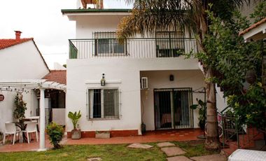 Casa de 6 Ambientes con Piscina, Quincho, Garage y Ubicación Privilegiada- En Venta