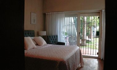 Casa de 6 Ambientes con Piscina, Quincho, Garage y Ubicación Privilegiada- En Venta