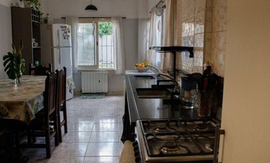 Casa de 6 Ambientes con Piscina, Quincho, Garage y Ubicación Privilegiada- En Venta