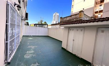 Venta departamento 2 ambientes con patio en Bernal