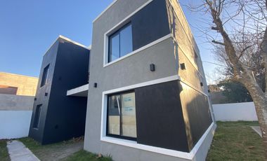 VENTA PH A ESTRENAR EN MAR DE AJO UNA CUADRA DEL MAR