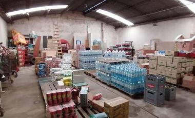 Galpón con amplio salón y oficina en excelente ubicación