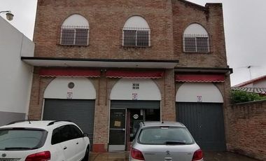 Galpón con amplio salón y oficina en excelente ubicación