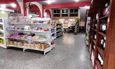 Galpón con amplio salón y oficina en excelente ubicación