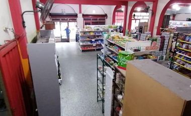 Galpón con amplio salón y oficina en excelente ubicación