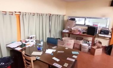 Galpón con amplio salón y oficina en excelente ubicación