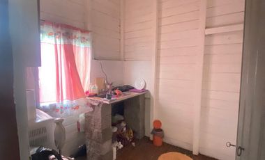 Casa cuatro ambientes con amplio fondo a la venta en Villa Dominico