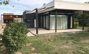*¡Increíble Oportunidad en Arroyo Leyes! Venta de Complejo con Dos Casas Quintas*