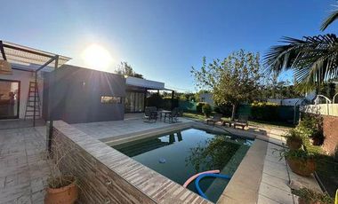 *¡Increíble Oportunidad en Arroyo Leyes! Venta de Complejo con Dos Casas Quintas*