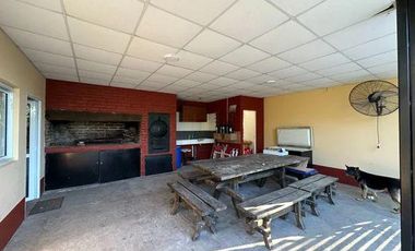 *¡Increíble Oportunidad en Arroyo Leyes! Venta de Complejo con Dos Casas Quintas*