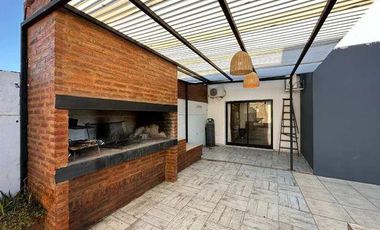 *¡Increíble Oportunidad en Arroyo Leyes! Venta de Complejo con Dos Casas Quintas*
