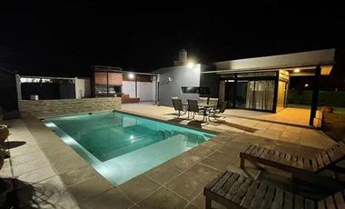 *¡Increíble Oportunidad en Arroyo Leyes! Venta de Complejo con Dos Casas Quintas*