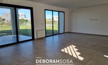 Casa en venta alquiler 5 ambientes pileta Barrio privado El Naudir Escobar