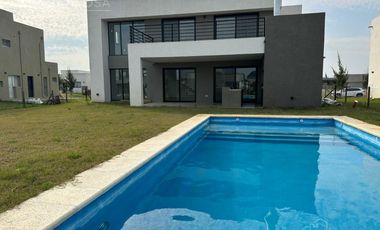 Casa en venta alquiler 5 ambientes pileta Barrio privado El Naudir Escobar